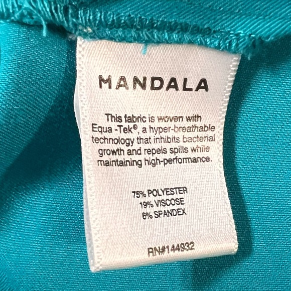 Mandala Scrub top Size 2XL Color Teal Aqua-Tek Material Front Pockets Uniform AC - Picture 9 of 9